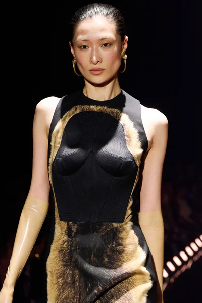 Look 100
